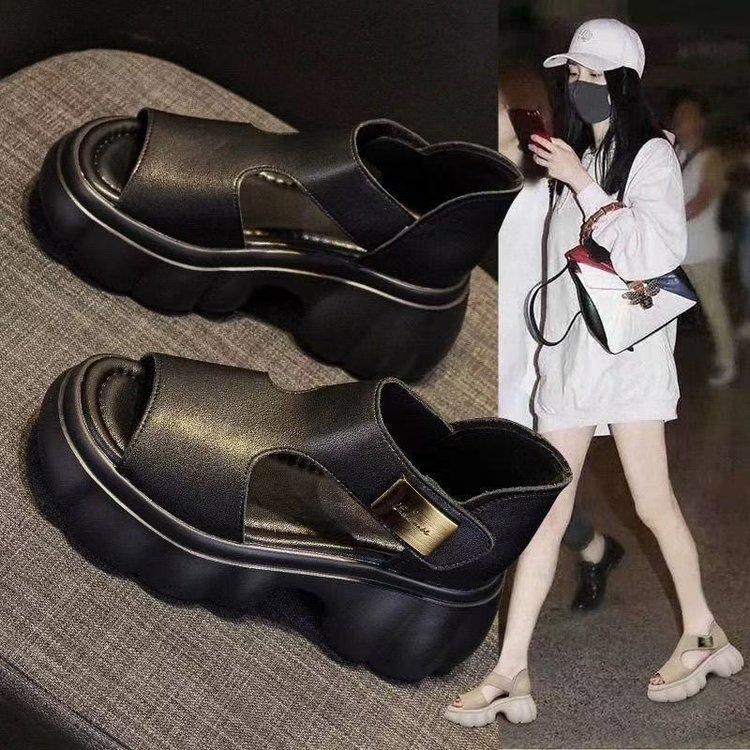 Sandallas romanas de piel suave de dedo abierto para mujeres verano 2026 nuevo muffin hueco con base gruesa versátil de tacones de sandallas de mujer