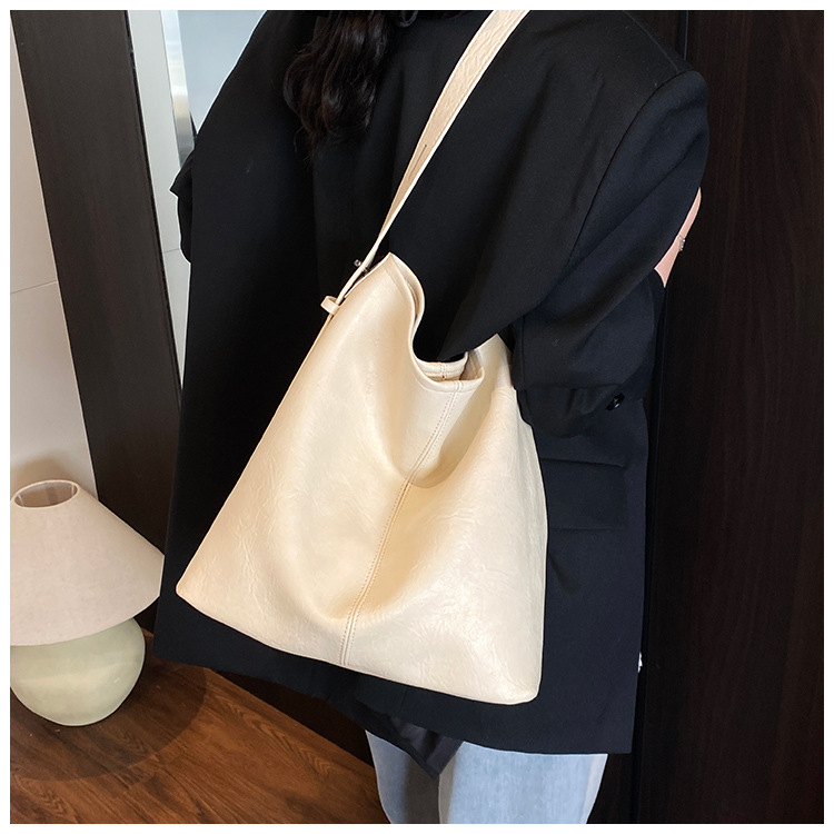 Korean style, retro, large-capacity tote bag for women, new summer 2025, versatile, fashionable, simple and solid color crossbody bag undefined
