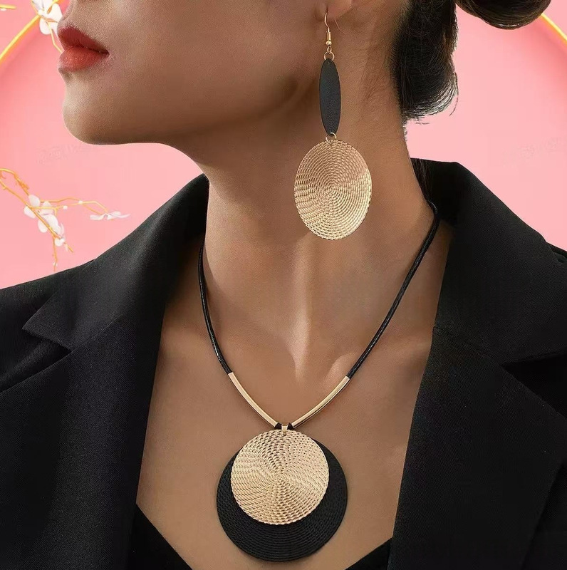 Three-Piece Set of Large Round Earrings and Choker, Exaggerated Style with Hammered Texture and Polka Dots, Popular in Europe and America, Cross-Border Hot Seller, Elegant and Sophisticated