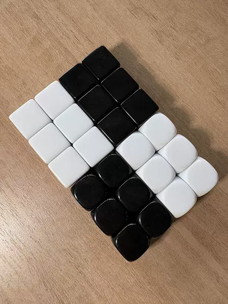 In-Stock 20mm Rounded Corner Straight Edge White and Black Solid Color Engraved Silk Screen Uv Printed Blank Glossy Dice