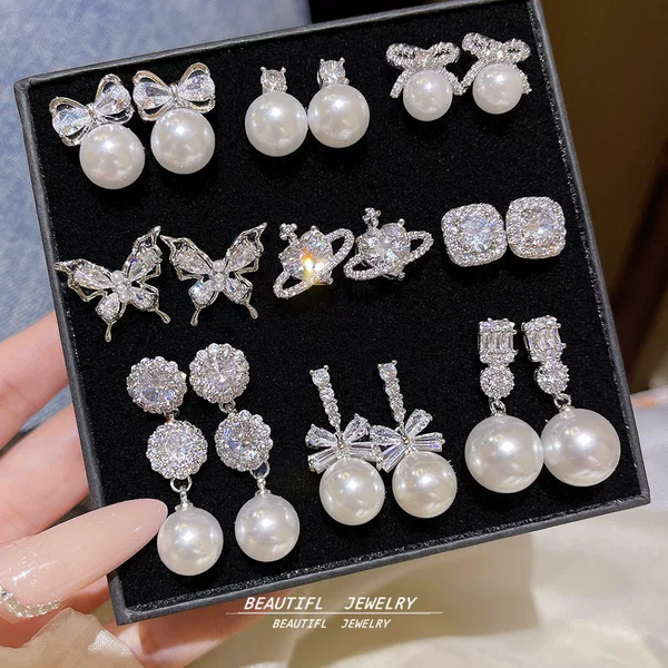 S925 Silver Needle Personalized Full Zircon Super Shiny Earrings, Light Luxury High-End Style, Popular Earrings, Elegant and Exquisite Fashion Ear Accessories for Women