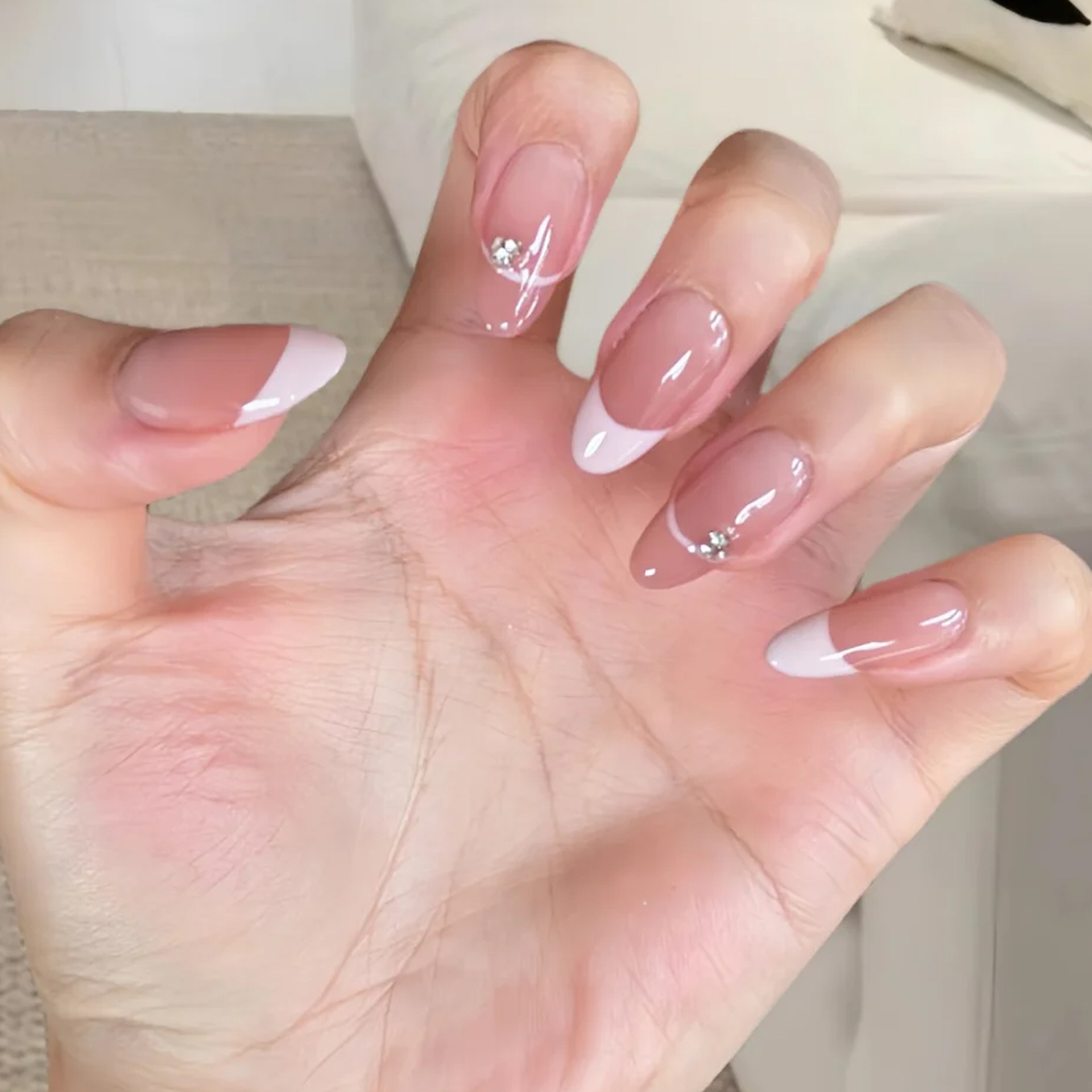 La nueva herramienta de transferencia de impresión de uñas francesa de cintura curva de sello de silicona transparente no es fácil de romper