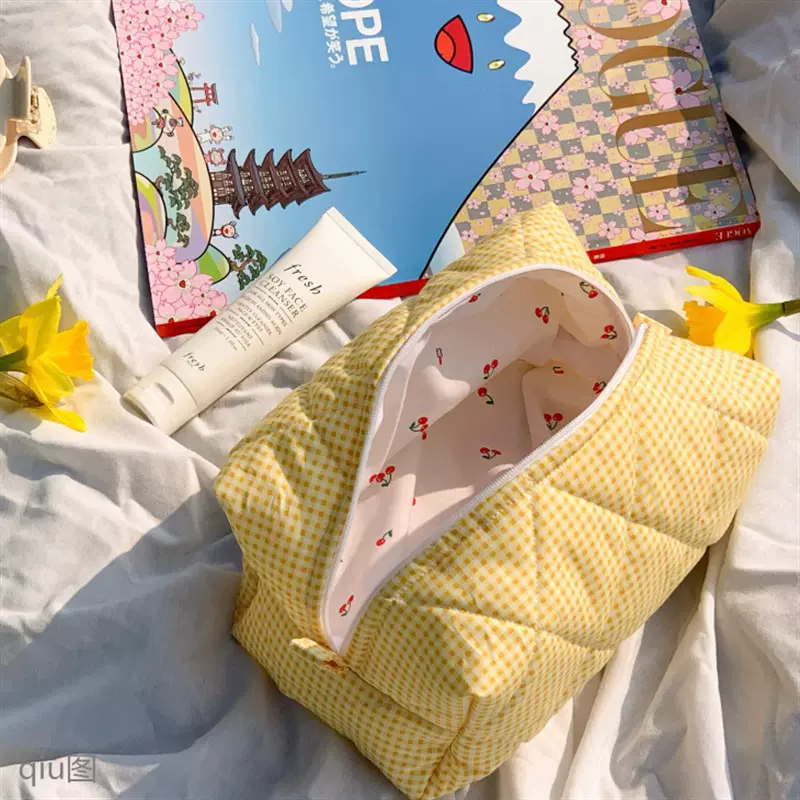 现货简约格子布樱桃衬里绗缝化妆包 盥洗用品旅行大容量化妆包