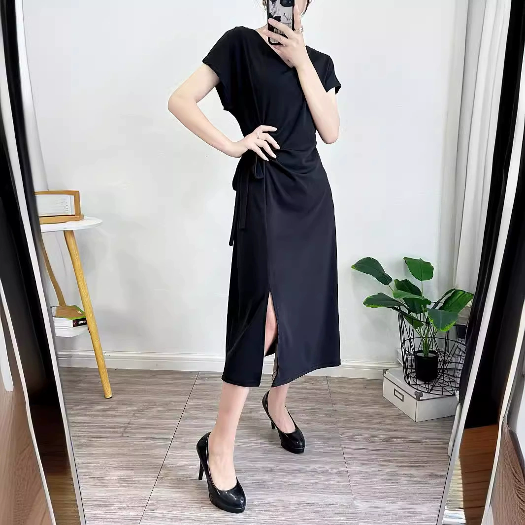 Летнее платье с коротким рукавом 2025 года, новое, в стиле Хепберн, с разрезом, маленькое черное платье, во французском стиле, элегантное, с V-образным вырезом, стройнящее фигуру.