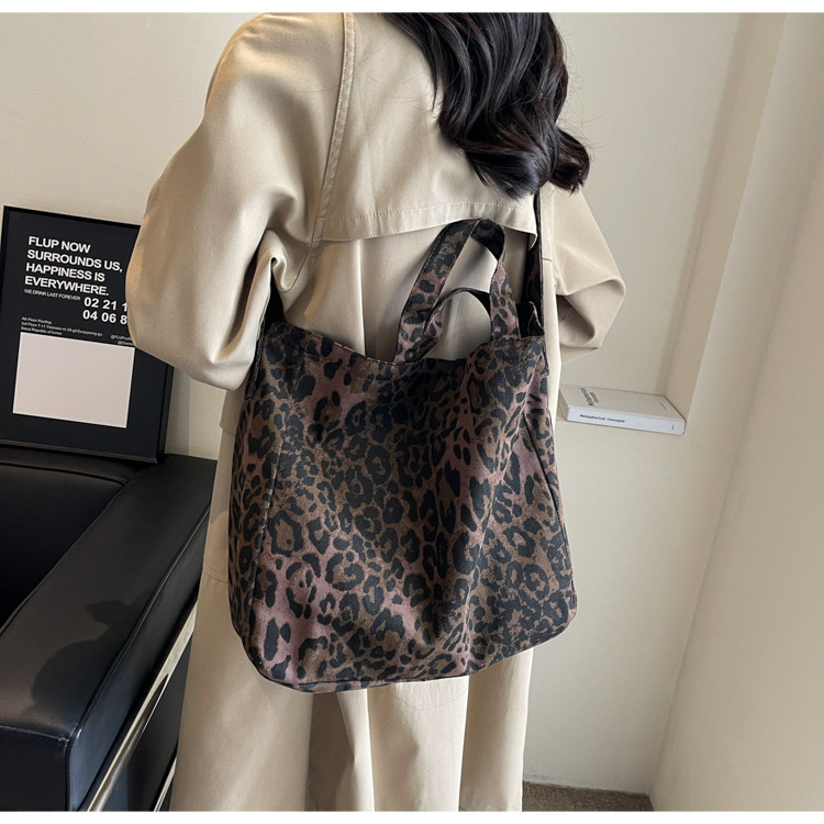 262g Weight Polyester Lining Material Zipper Closure Type Single Shoulder Strap Strap Type Tote Bag Bags Type Daily, Street Occasion Leopard Pattern All Seasons Season Women's Gender Streetwear Style Square Shape Large Size Women's Large Cloth Leopard Streetwear Zipper Tote Bag 6