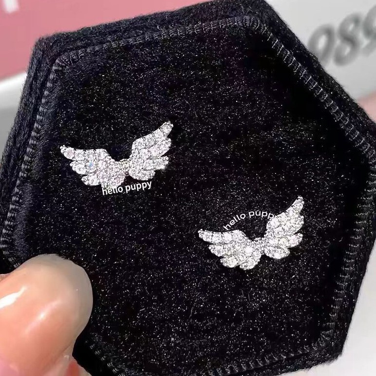 Mrs·Tolla Full Diamond Wing Ear Bone Nail Titanium Steel Y2K Flash Diamond Screw Twist Sweet Cool Sexy Stacked Exquisite Women Mrs·Tolla Full Diamond Wing Ear Bone Nail Titanium Steel Y2K Flash Diamond Screw Twist Sweet Cool Sexy Stacked Exquisite Women