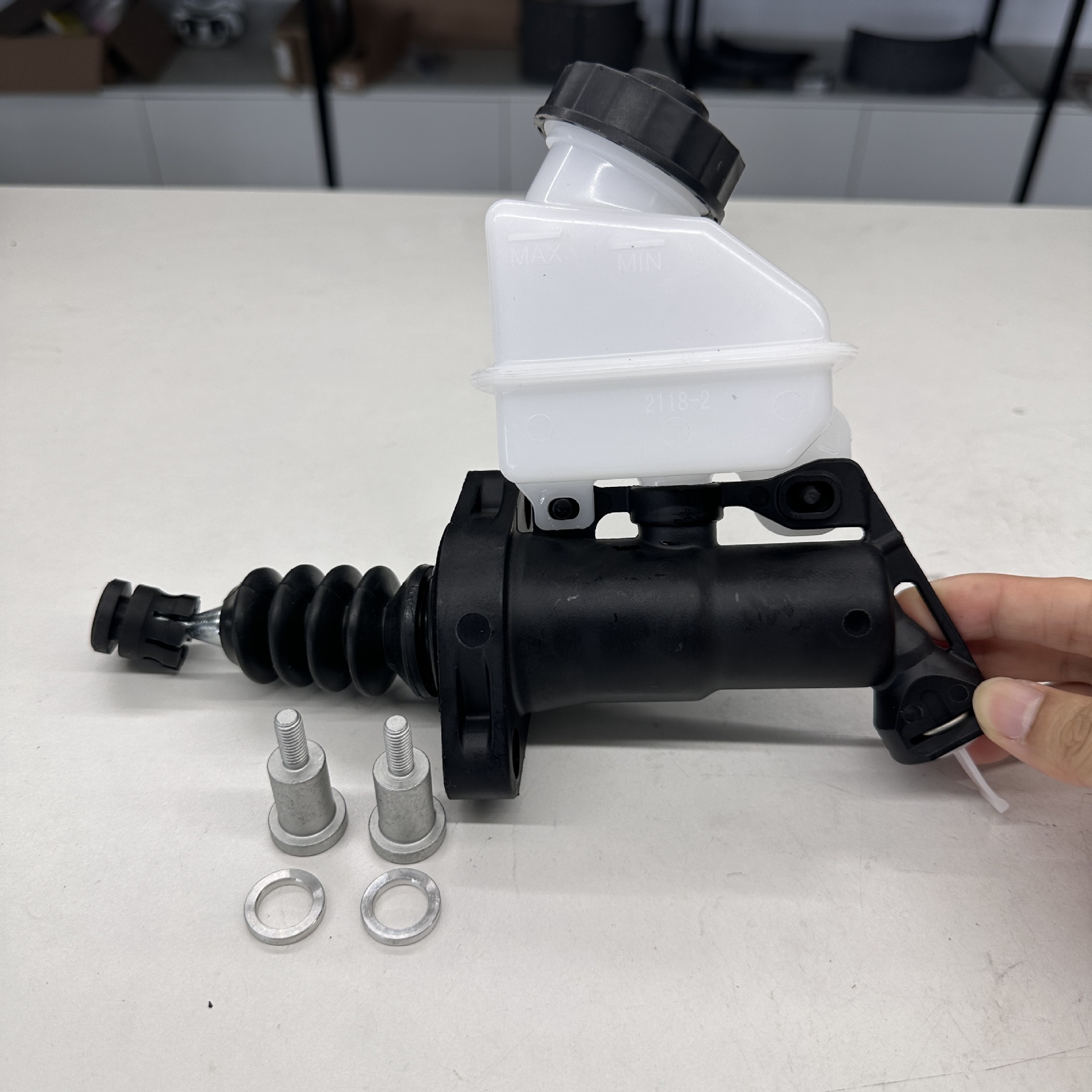 21232945 21564394 Suitable for V/V Truck Spare Parts Truck Clutch Cylinder