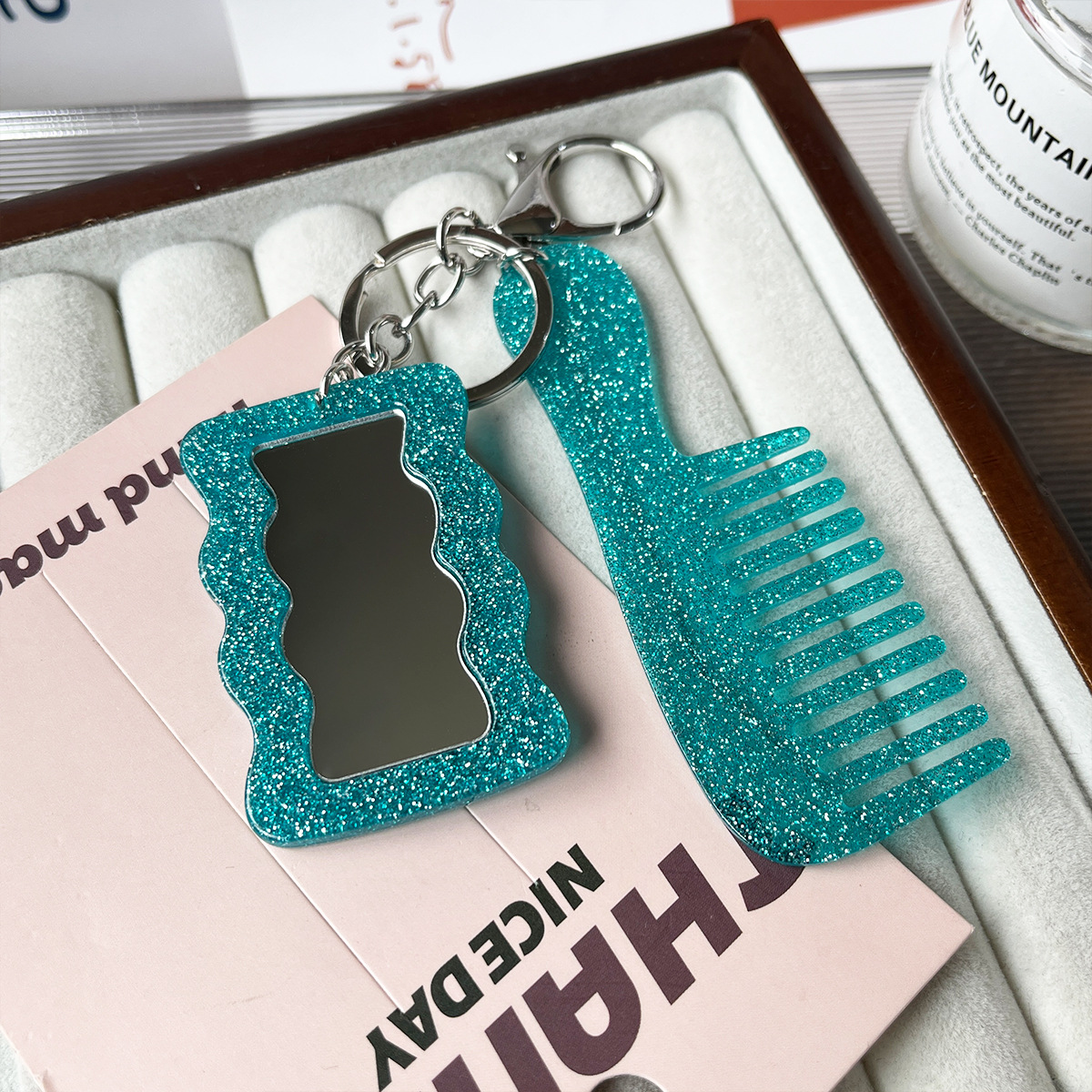 Nuevo acrílico amor maquillaje espejo pein llavero polvo brillante sequilla bolsos colgantes joyas DIY colgantes