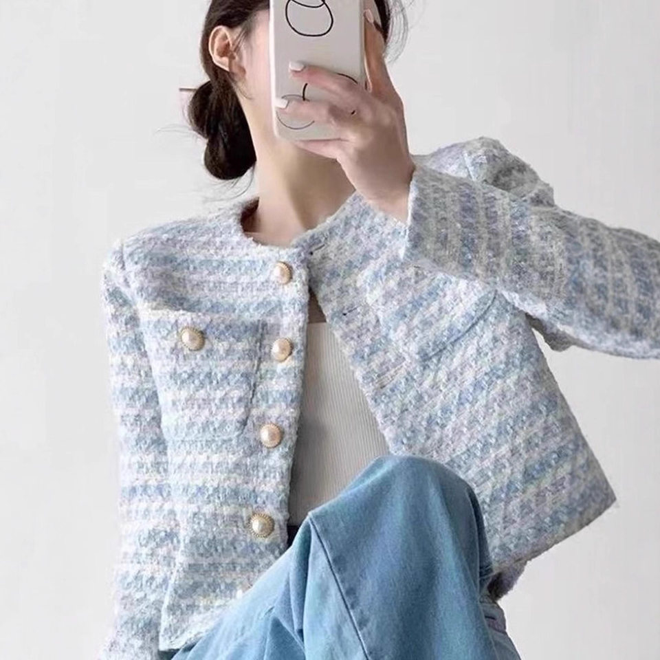 Áo khoác ngắn nữ cổ tròn dài tay phong cách thanh lịch cúc ngọc trai — Xanh nhạt