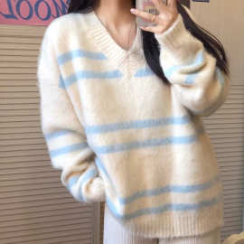 2023年蓝白条纹针织衫女秋冬V领长袖女毛衣时尚宽松慵懒风女外搭
