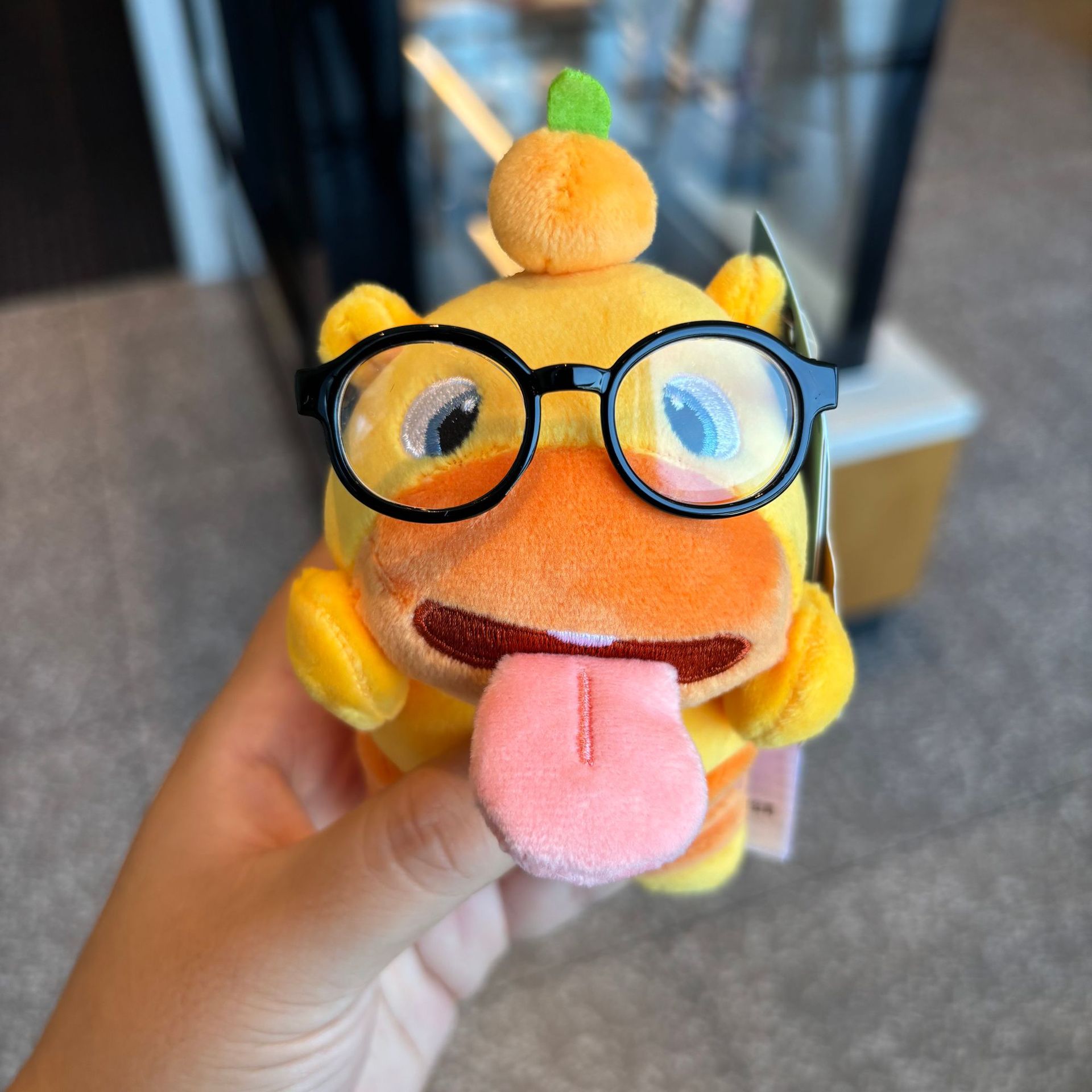 Magnetic suction of tongue + small glasses