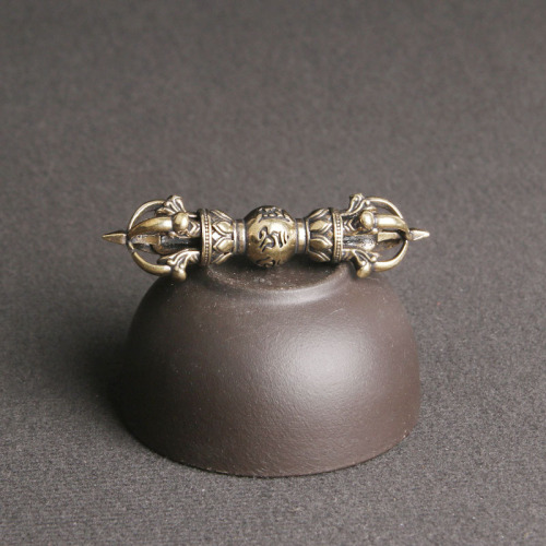 Brass old six-character motto to subjugate the devil vajra handle piece Tibetan religious instrument to subjugate the devil crafts wholesale