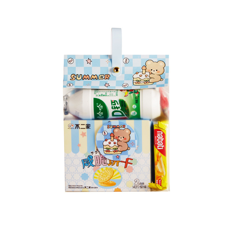 Kindergarten Children's Birthday Party, the Whole Class Shares Snack Gift Packs, Souvenirs, and Activity Gifts for Students