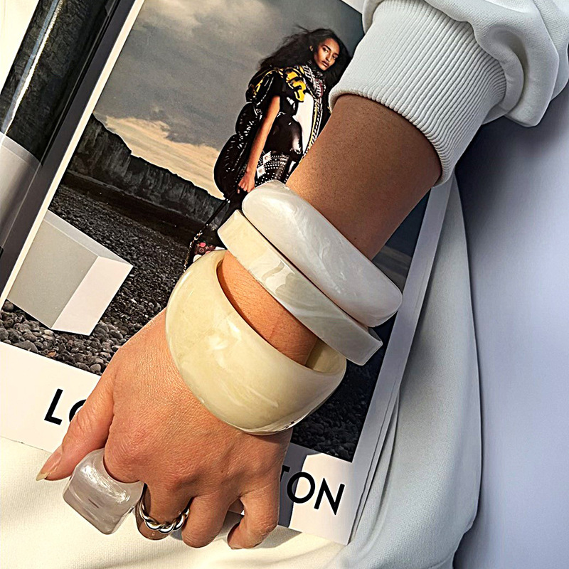 European and American Marble Exaggerated Acrylic Bracelet Round Glow Resin Bracelet Bracelet Qingdao Cross-border