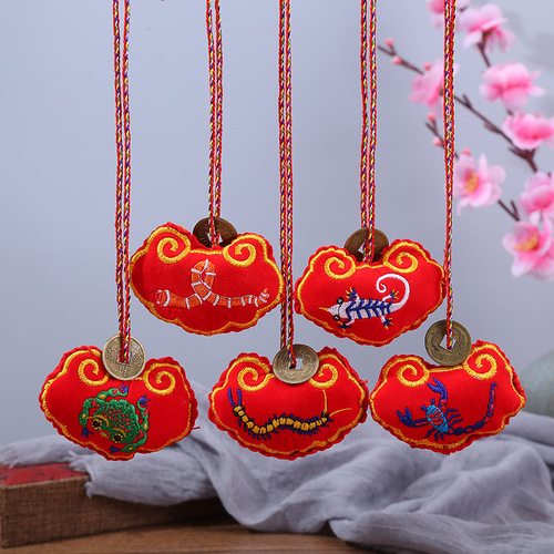 Traditional Dragon Boat Festival mugwort scented pouch with five poisons for peace, peace powder mosquito-repelling incense bag hanging ornament Yiwu small commodity wholesale