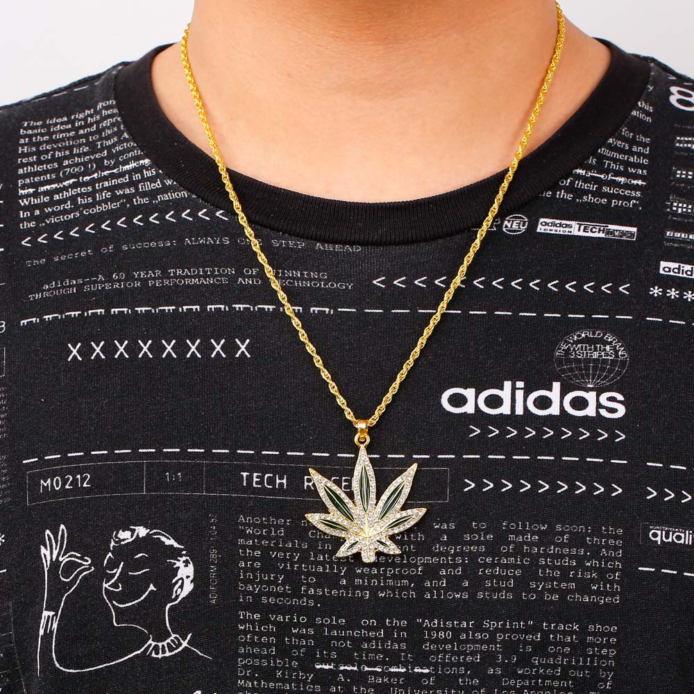 Moda europea y americana moda hip hop rock diamante pintura aceite hoja de arce collar transfronterizo luz lujo estilo unisex clavícula cadena