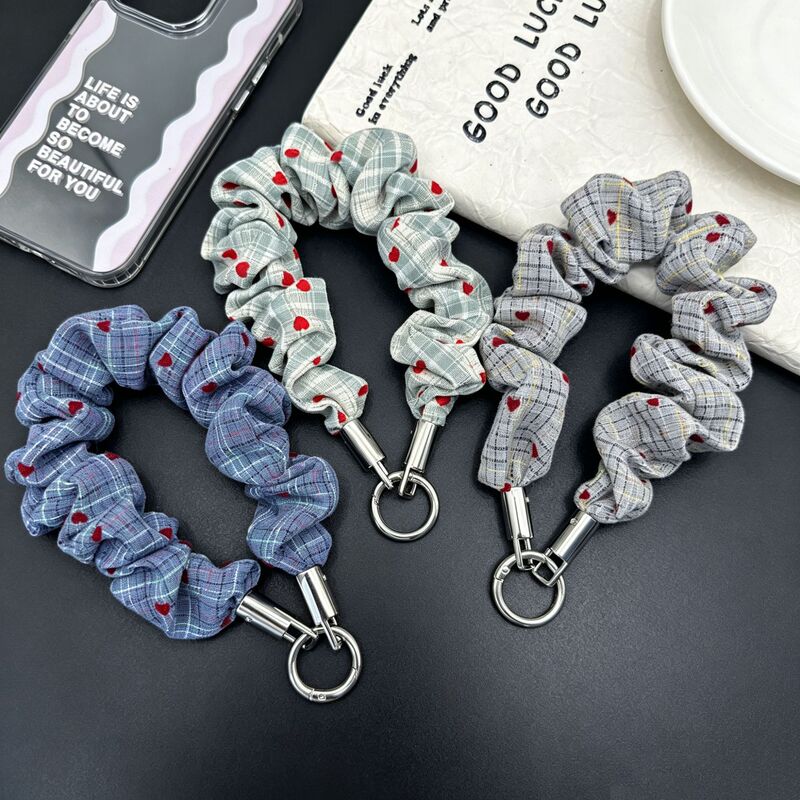 Korean-style plaid heart-shaped scrunchie phone chain, simple girly-style phone lanyard, CCD camera keychain accessory