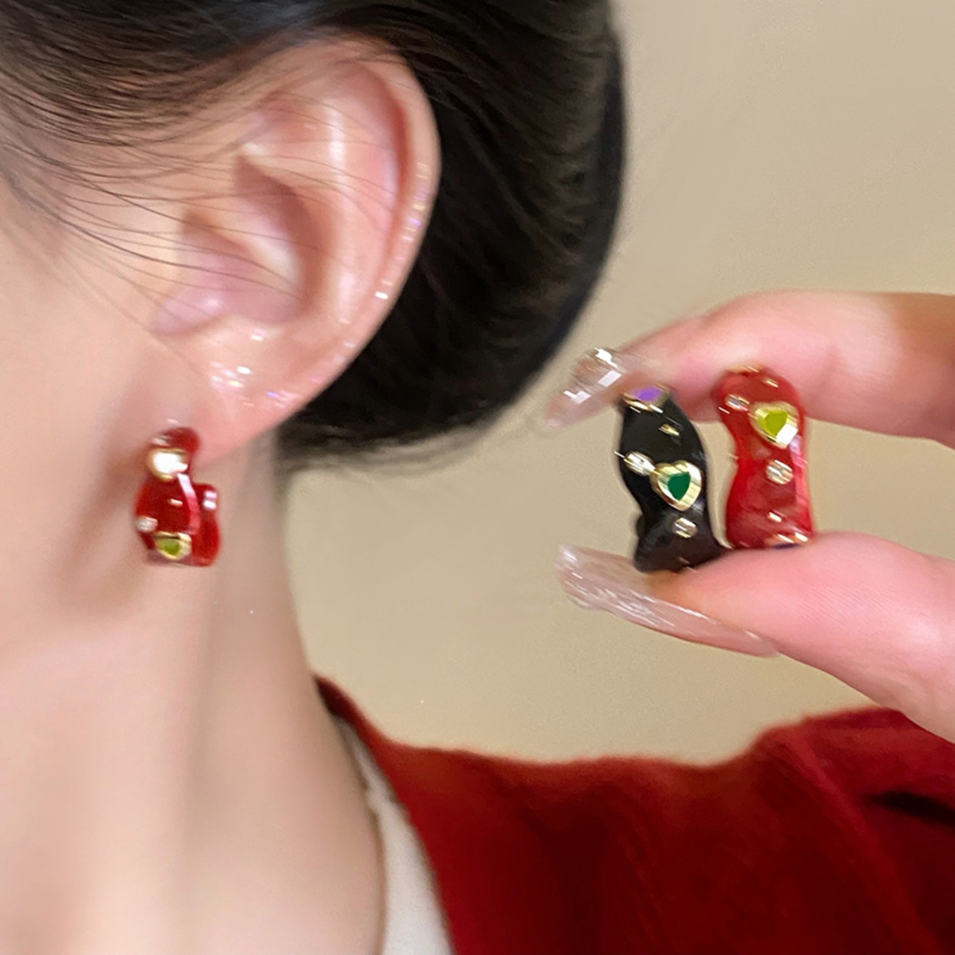 Retro esmalte rojo goteo C zircon orejetas para mujeres 2026 nuevo tipo explosivo de alta calidad aretes de aretes de aretes únicos