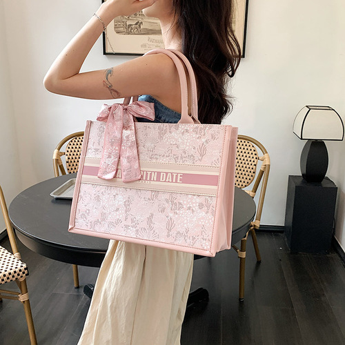 Large-capacity embroidered tote bag for women, high-end texture, niche commuter handbag, shoulder crossbody bag, casual large bag