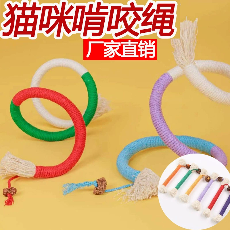 Кошка кусает веревку Кошка зубная палочка