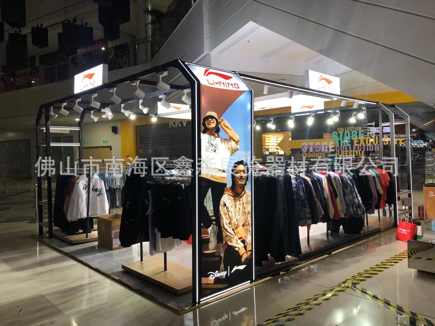 快闪店服装展架