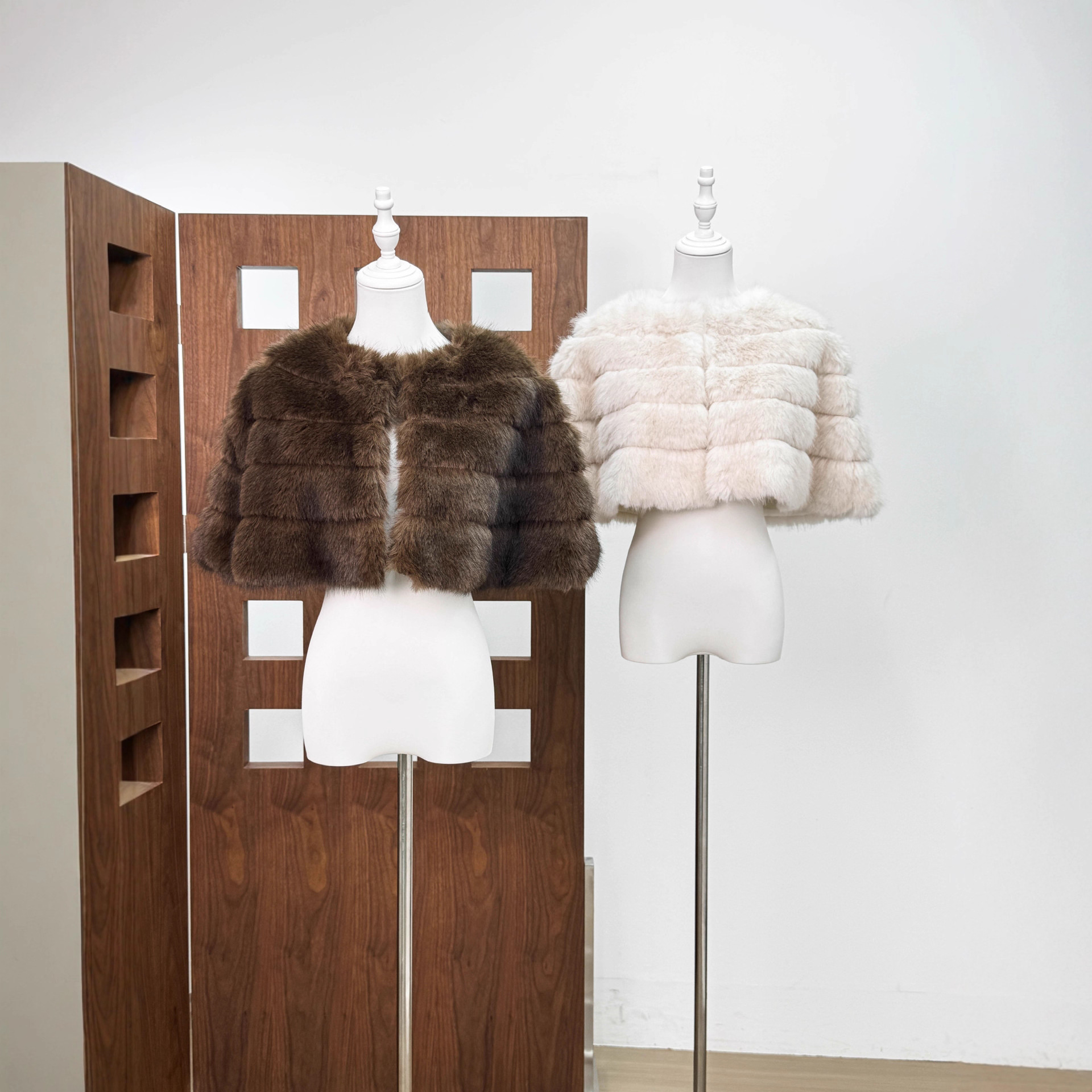 2025冬季千金风氛围感仿貂绒短款外套女百搭宽松斗篷披肩毛毛上衣