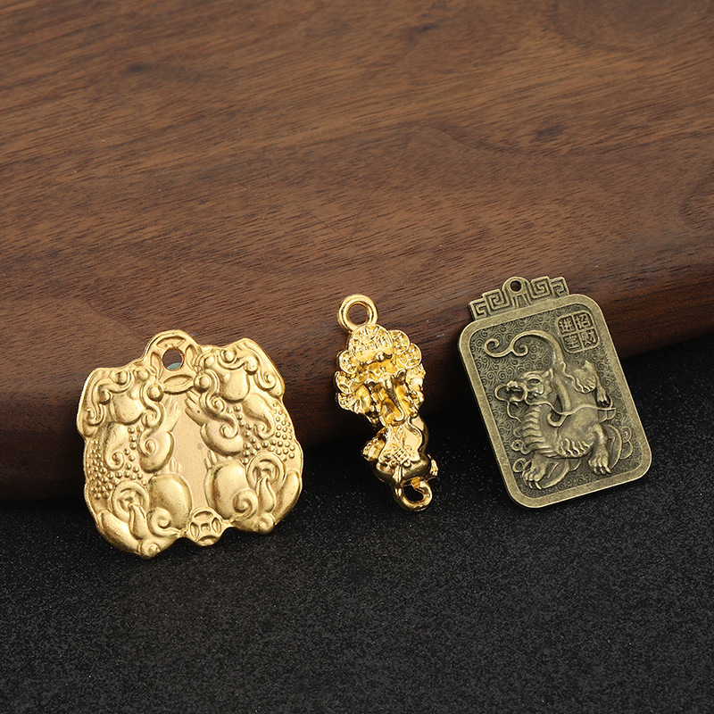 Alloy Gold-Colored Pixiu Keychain Pendant Solid Fortune-Attracting Pixiu Accessory Pendant
