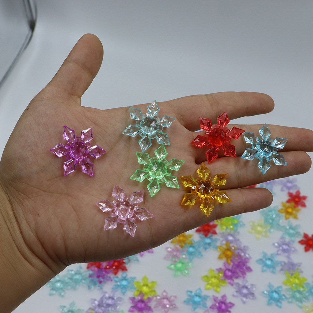 29mm无孔塑料彩色小雪花片游戏厅装饰 冬季桌面装饰DIY圣诞节装饰