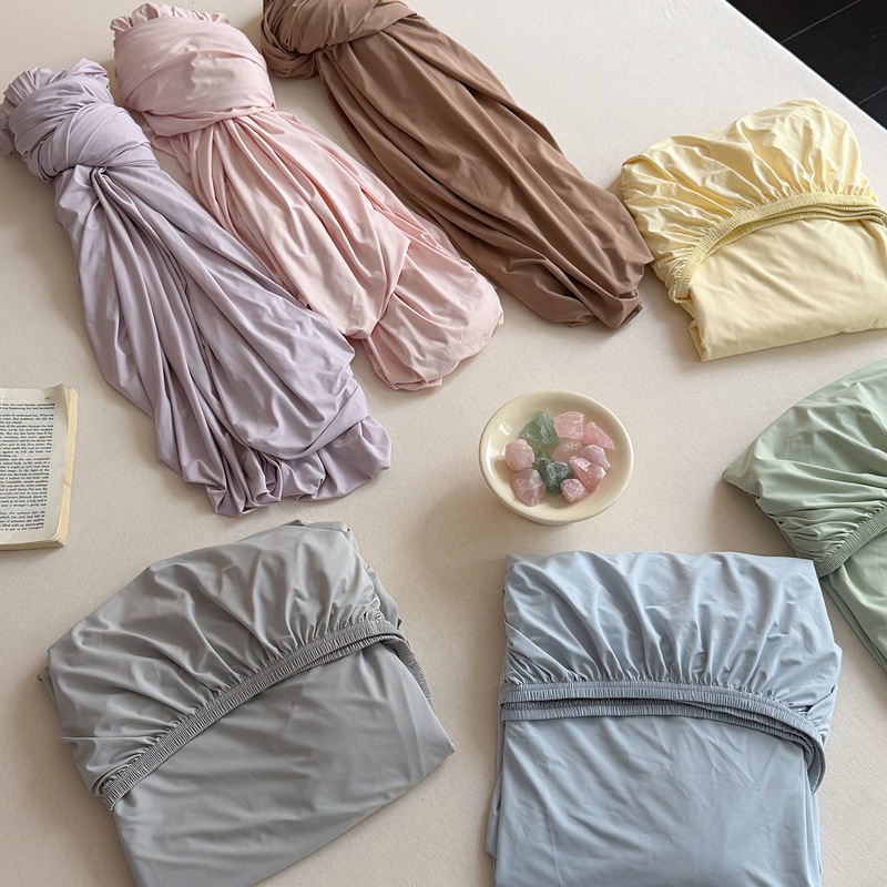Celing New Summer Style Solid Color Cool and Refreshing Bed Sheet Set, Three-Piece Machine Washable Cooling Bed Sheet Set Celing New Summer Style Solid Color Cool and Refreshing Bed Sheet Set, Three-Piece Machine Washable Cooling Bed Sheet Set