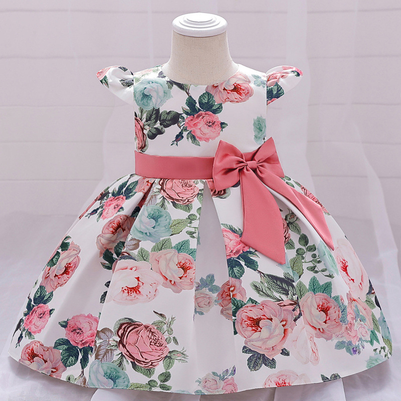 Small princess costume with bow