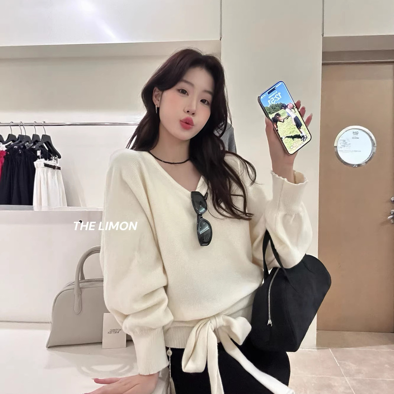 Lemon's New Green Tea Autumn and Winter Korean Style Atmospheric Design Bat Sleeve V Neck Strap Long-Sleeved Knitted Sweater