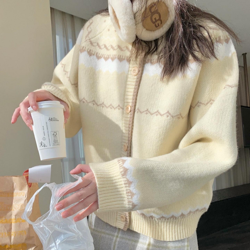 Cardigan de punto amarillo leche de mujeres otoño invierno engrosado diseño de nicho suave perezoso estilo de alta sensación abrigo suéter