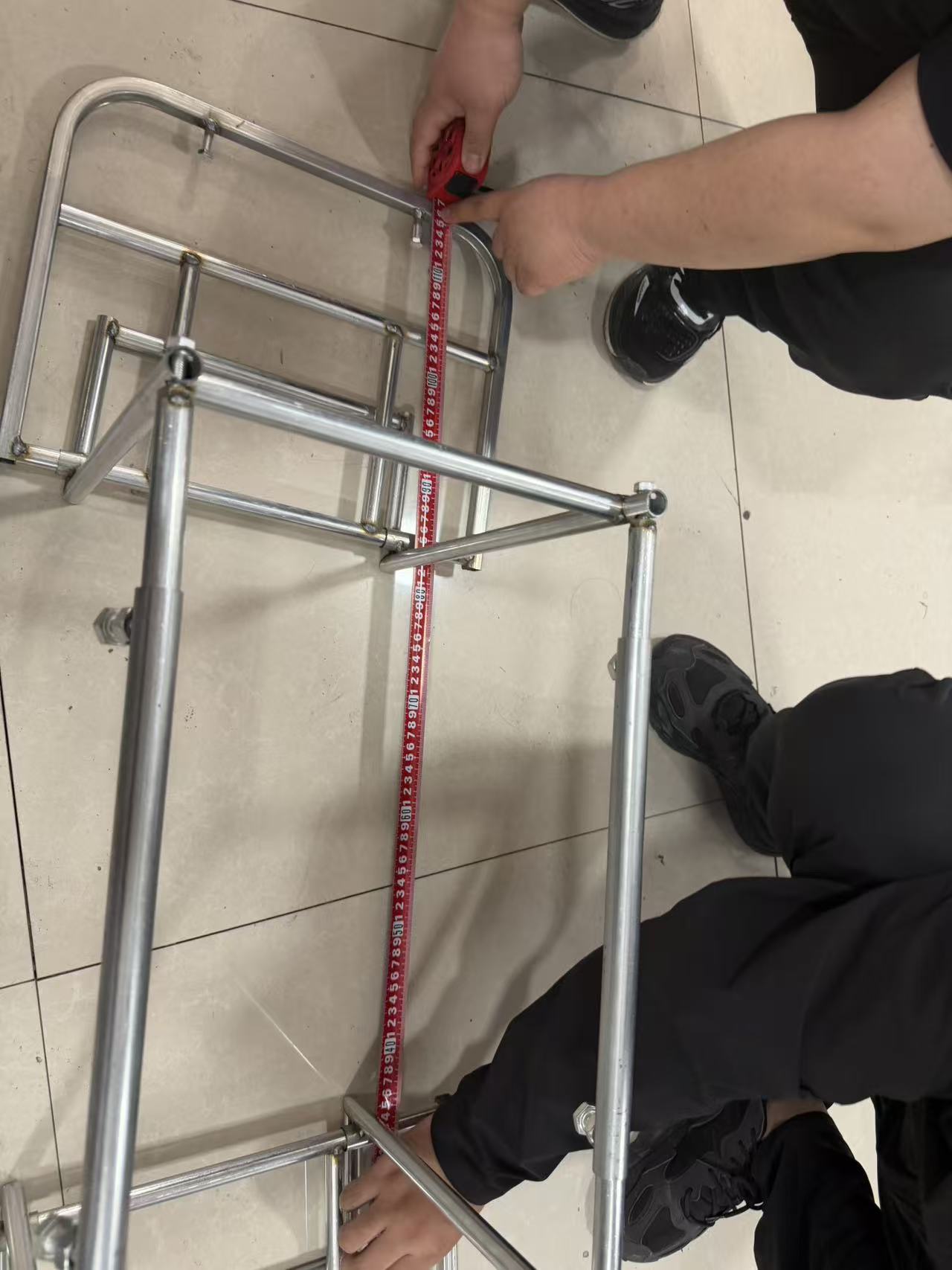 New Model of Electric Scooter Motorcycle Frame with Foldable Heavy-Duty Rack for Street Vending, Two-Wheeled Electric Vehicle Cargo Rack
