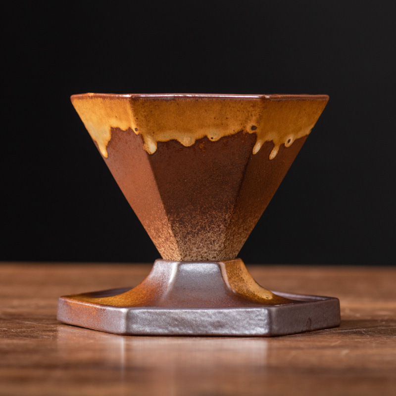 シンプルな北欧の粗い陶器のコーヒーカップの創意は軽くて豪華です。|undefined