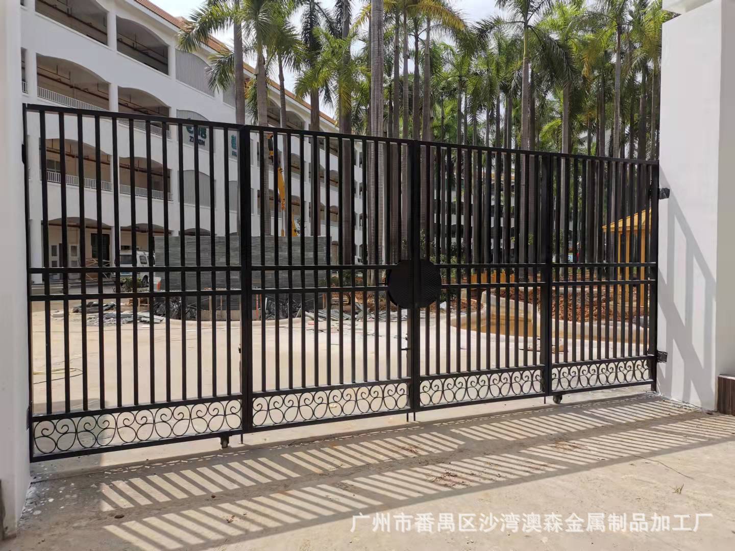 广州厂家制作折叠双开手动铁门小区入口手动四折镀锌方管铁艺大门-阿里巴巴