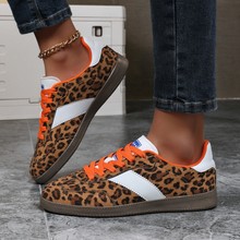 25���Q�羳��aŮЬ���y��ɫ���eƽ�װ�Ь�ô�ƽ�וr���\��ŮЬ��