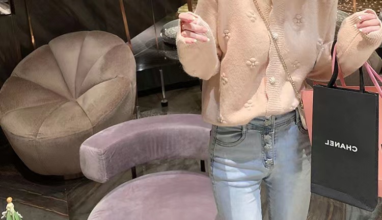 A new Japanese school-style, stylish and youthful knitted cardigan with a three-dimensional beaded floral sweater coat for women in the autumn of 2022 pic 45