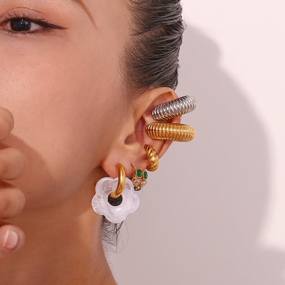 16g Weight 0.03µm-0.05µm Gold Plating Thickness PVD Coated Gold Plating Process 304 Stainless Steel Ear Needle Material 18K Real Gold Plated Plating Material Stone-Free Inlay Material Drop Earrings Classification 18K Gold Plating Color 1 Pair Quantity Holiday, Daily Occasion 304 Stainless Steel Material Flower Pattern Women's Gender Vacation Style Waterproof Non Tarnish, Plating Craft PVD Coated Real Gold Plated 18K Gold Flower Stainless Steel Vacation Waterproof Non Tarnish Drop Earrings 7