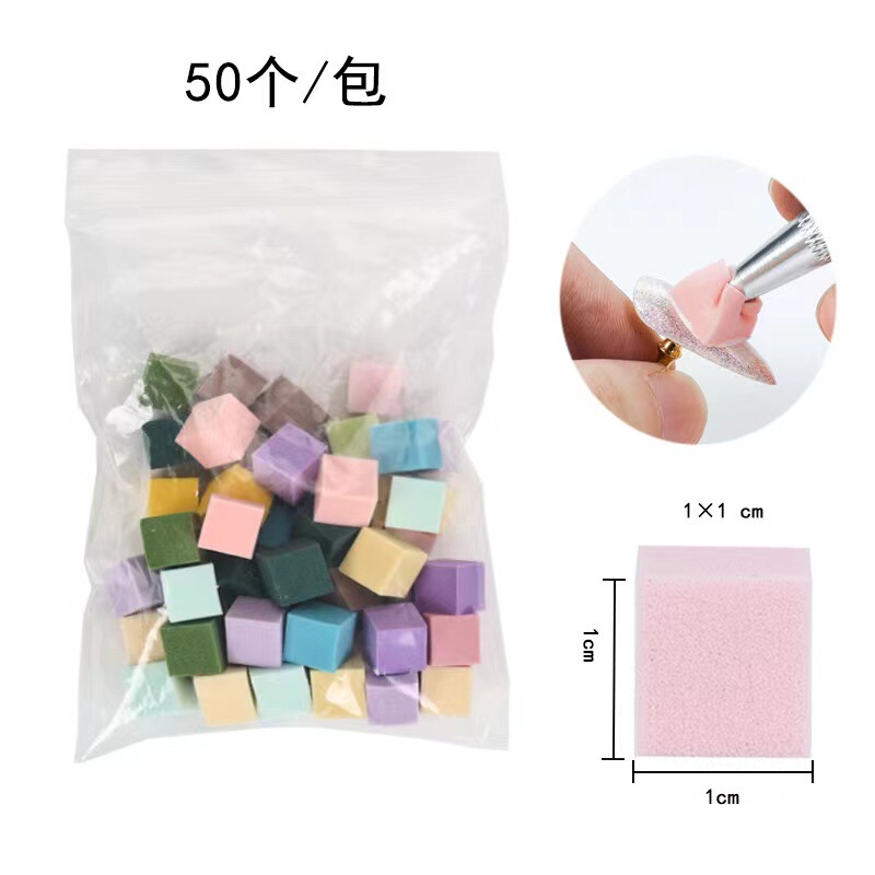 新商品のミニネイルの豆腐の塊をたたいて綿のグラデーションをたたいてぼんやりしています。|undefined