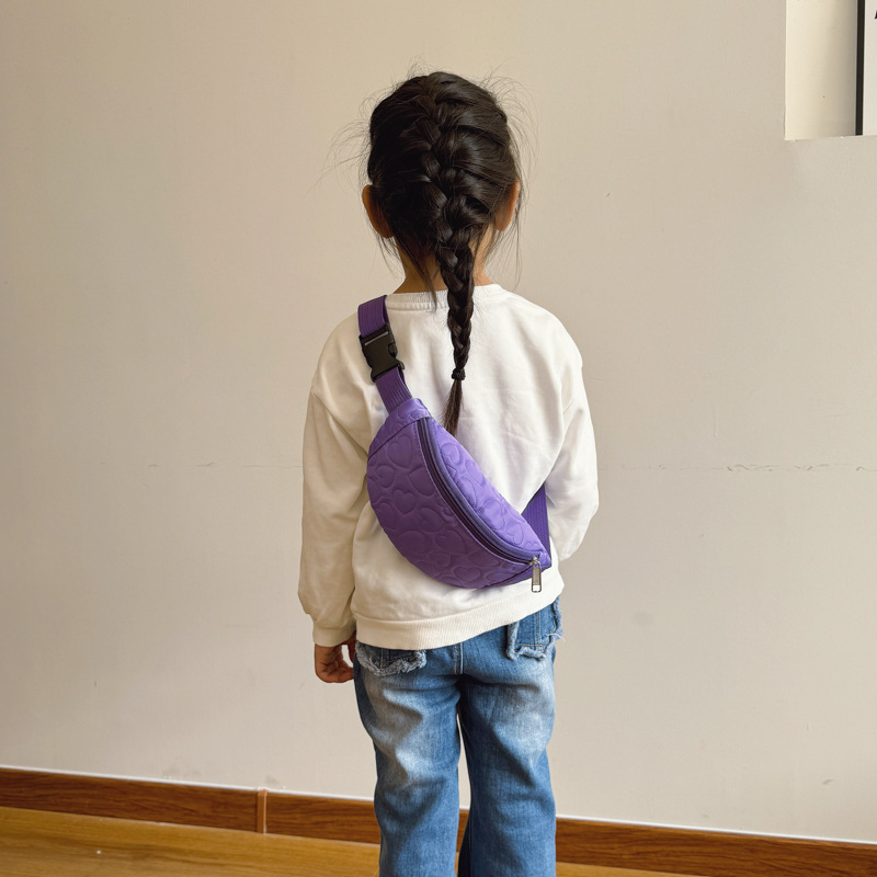 Bolso de pecho para niños y niñas de color sólido simple dulce amor estilo occidental mini bolso de mensajero para bebés 2025 nuevo bolso para niños
