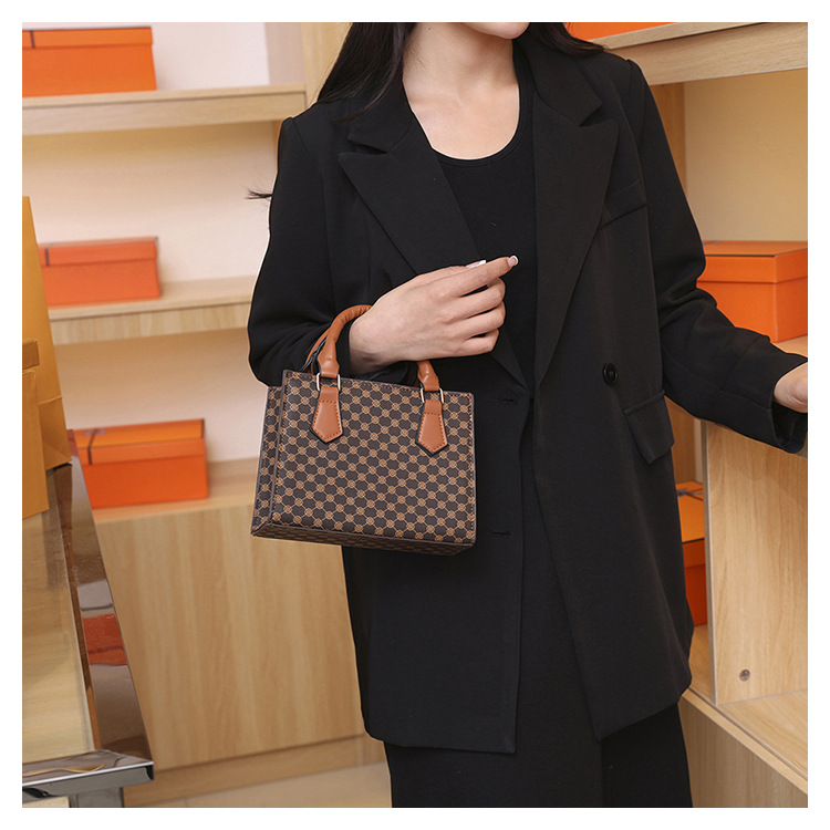 Women's Pu Leather Printing Elegant Classic Style Square Zipper Shoulder Bag Handbag Crossbody Bag display picture 1