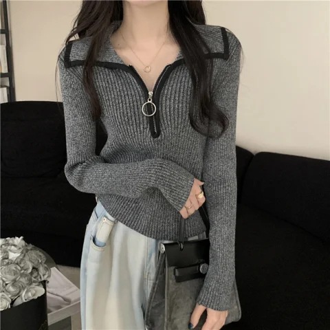 Retro autumn sweater with zipper
