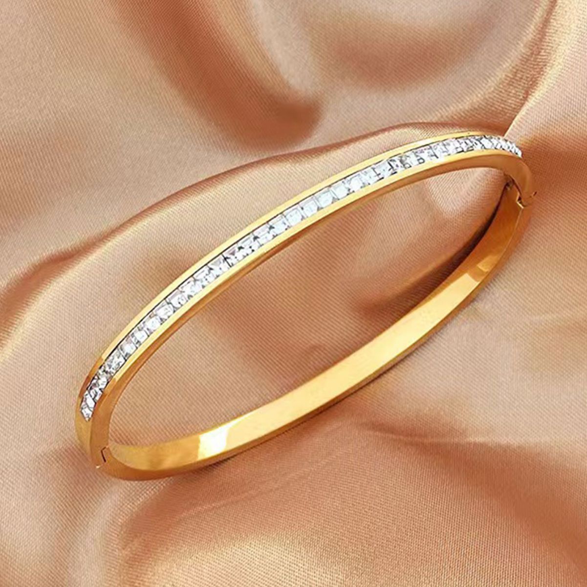 Bracelet en titane et acier inoxydable avec diamants style luxe_voghion.com