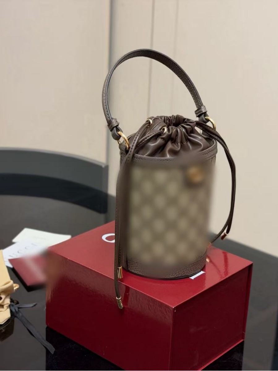 Gucci Ophidia bucket bag is made of canvas, lightweight and durable, vintage and stylish, classic and versatile