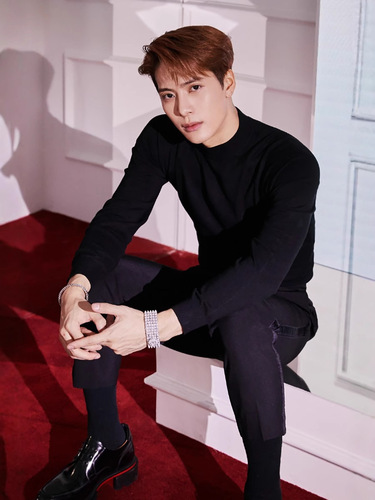 Wang Jiaer's same-style demi-high-neck, semi-core-spun knit sweater for men—modal, tight-fitting, long-sleeve base layer with wool interior.