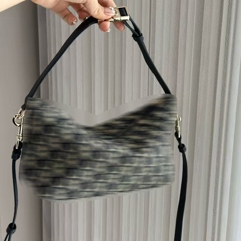 Nuevo bandolera de un solo hombro simple de alto valor, bolso bento, letra de moda, axila, bolso cuadrado pequeño, bolso retro de alta gama