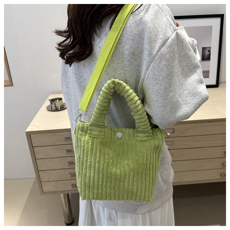 2025 New niche and fresh bucket bag, cute, fashionable and casual crossbody bag, versatile solid color handbag wholesale undefined