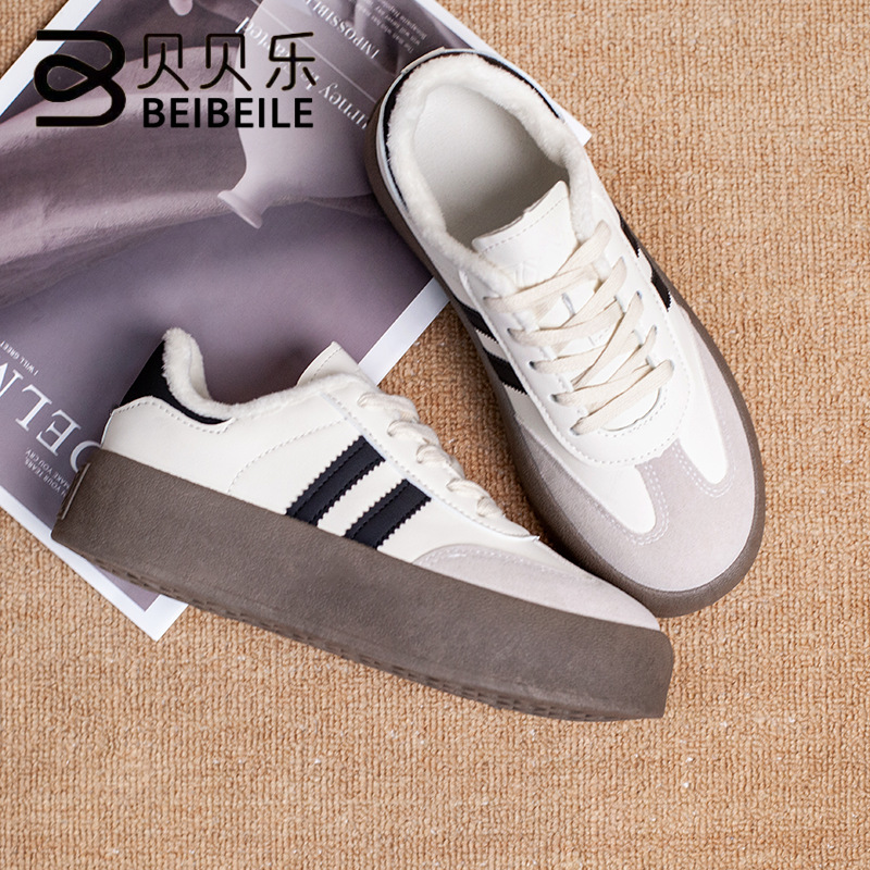 Zapatos de entrenamiento de terciopelo suave aumentan la altura de los zapatos de mujer 2023 nuevo otoño invierno con suela gruesa retro versátil zapatos de skate casuales para mujeres