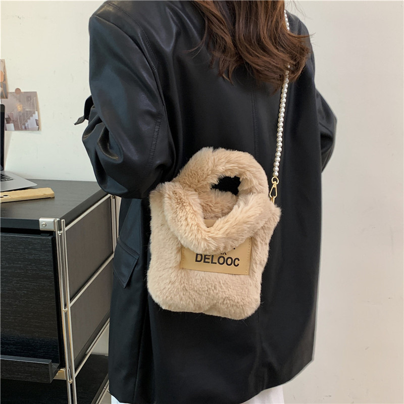 2023 New Winter, Autumn, Winter Versatile, High end, and Small Crowd Crossbody for Women Plush Bucket Chain Bag_voghion.com