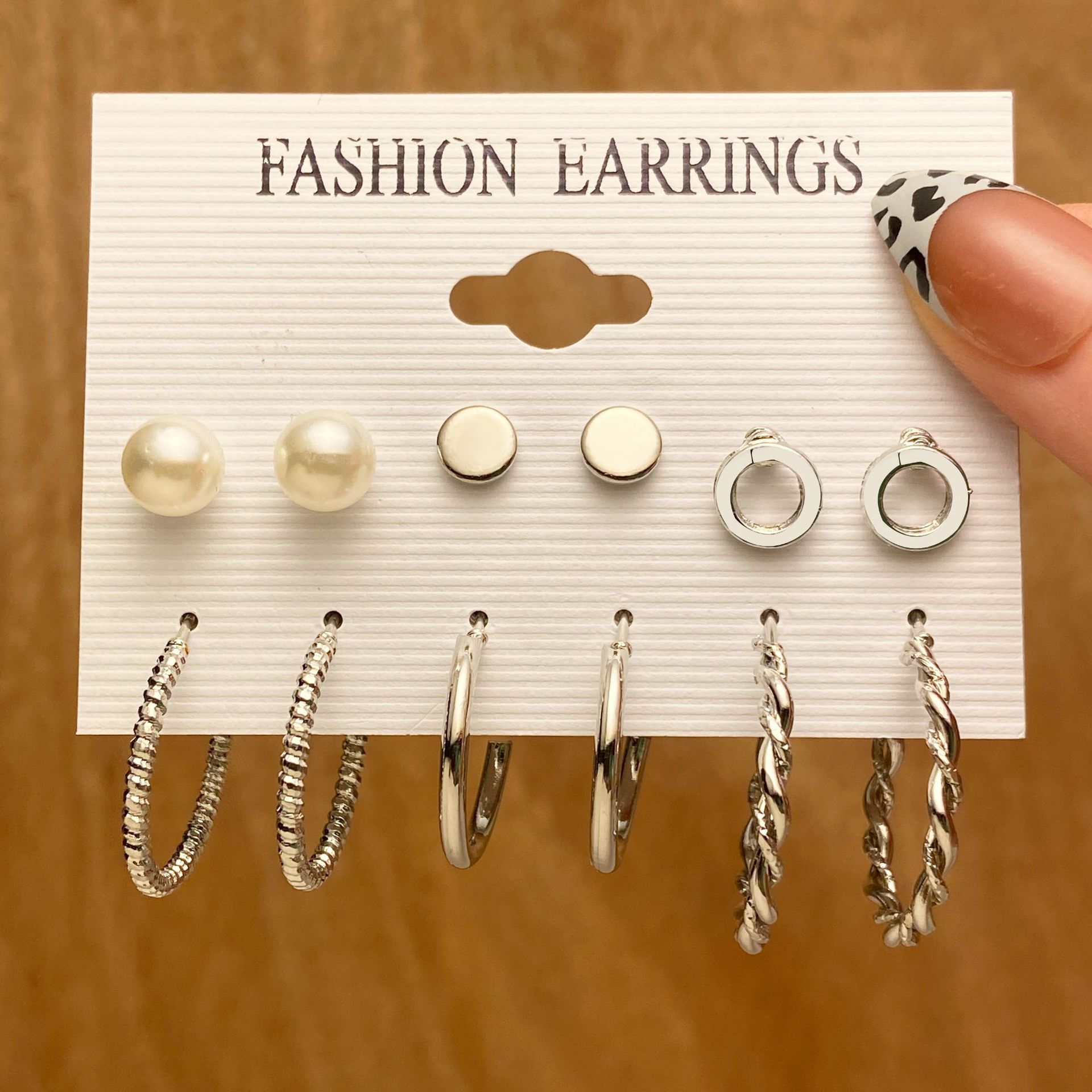 Retro Pearl Rhinestone Card Earrings Geometric Tassel Pendant Earrings Set display picture 6
